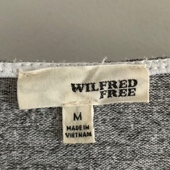 Aritzia Wilfred free long sleeve v-neck tee - Picture 2 of 6